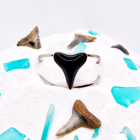 Shark Tooth Pendant Bracelet in Black Onyx and Silver Luxury